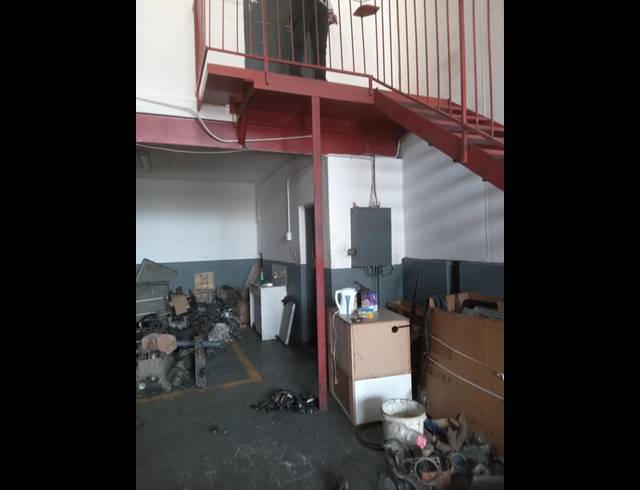 192M² FACTORY TO LET IN JET PARK